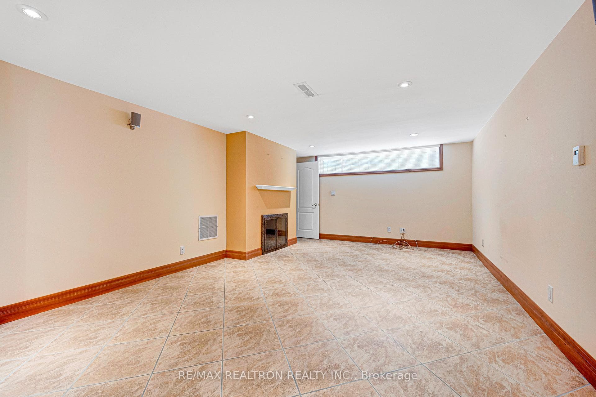 25 Vernham Court photo 37