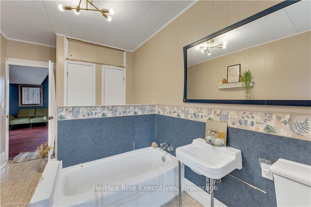 285 THOMAS Street photo 33