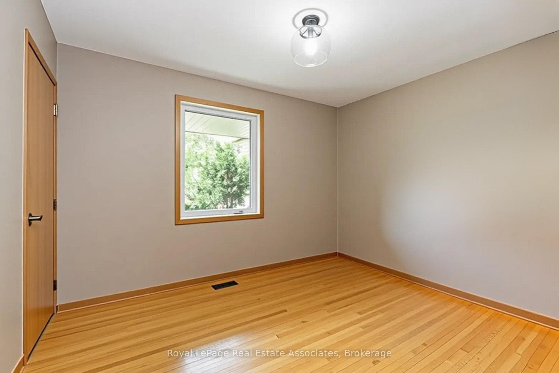 206 Elizabeth Street photo 21