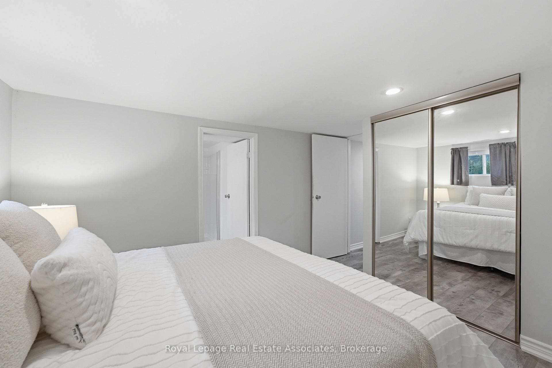 64 Eaglewood Boulevard photo 27
