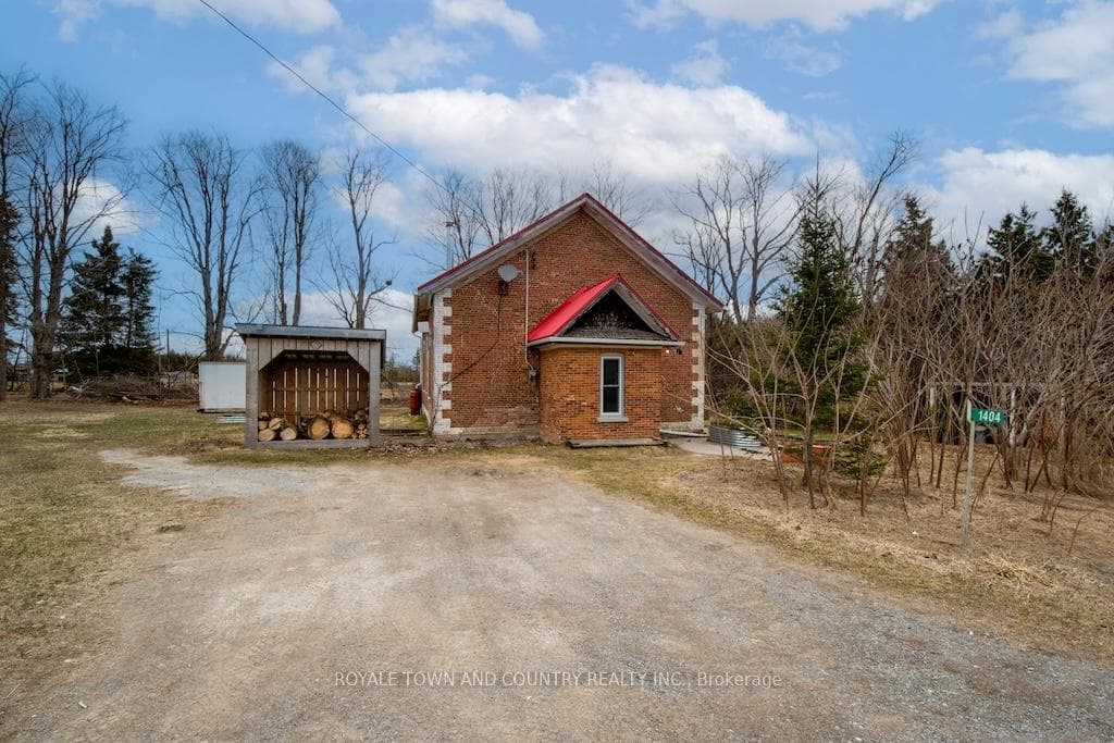 1404 Sturgeon Road photo 1
