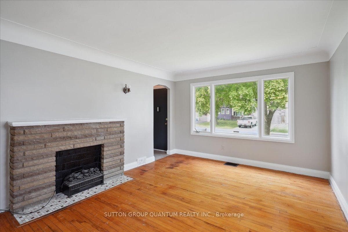 144 Selkirk Avenue photo 9
