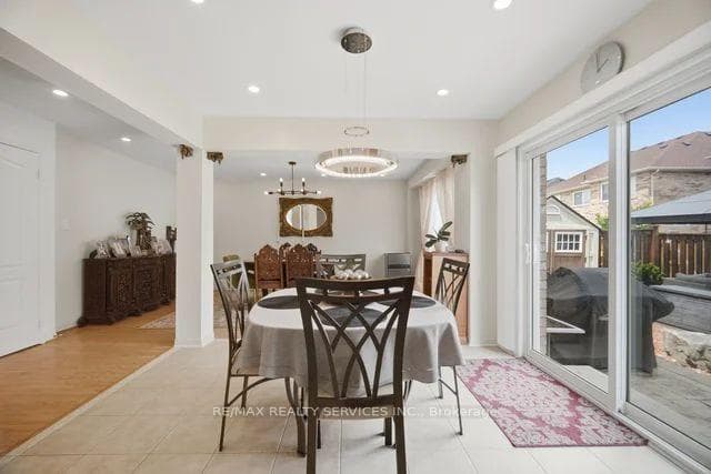 19 Thornbush Boulevard photo 13