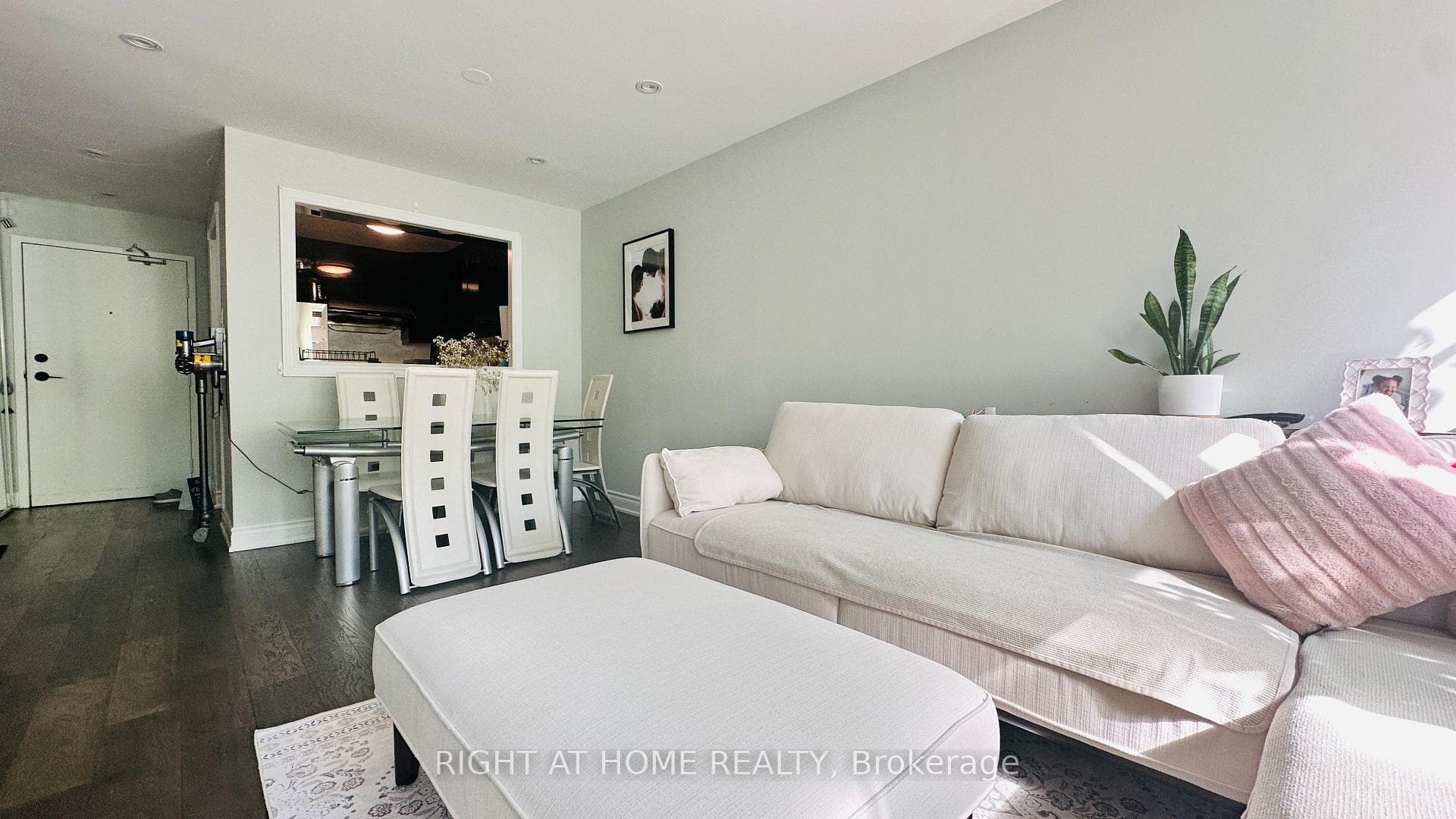 3050 Ellesmere Road Unit 209 photo 4