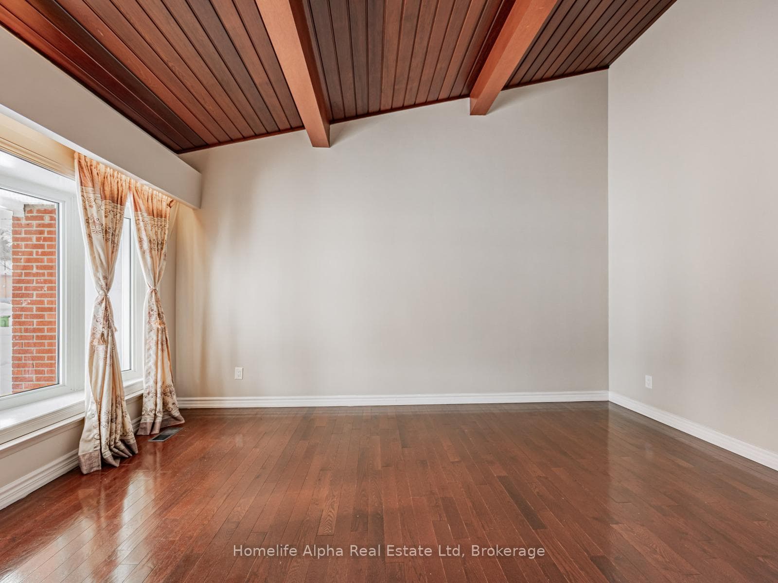 30 Six Nations Avenue photo 7