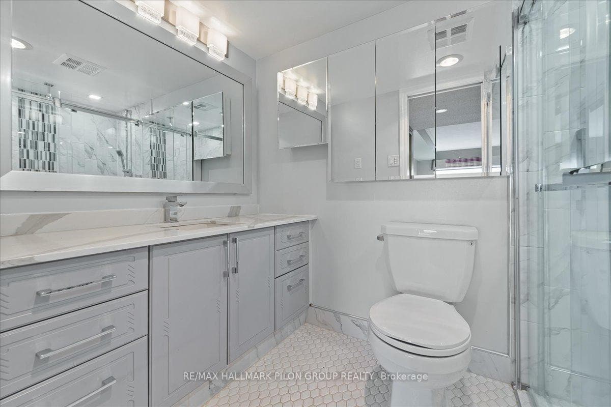 545 ST LAURENT Boulevard Unit 1105 photo 14