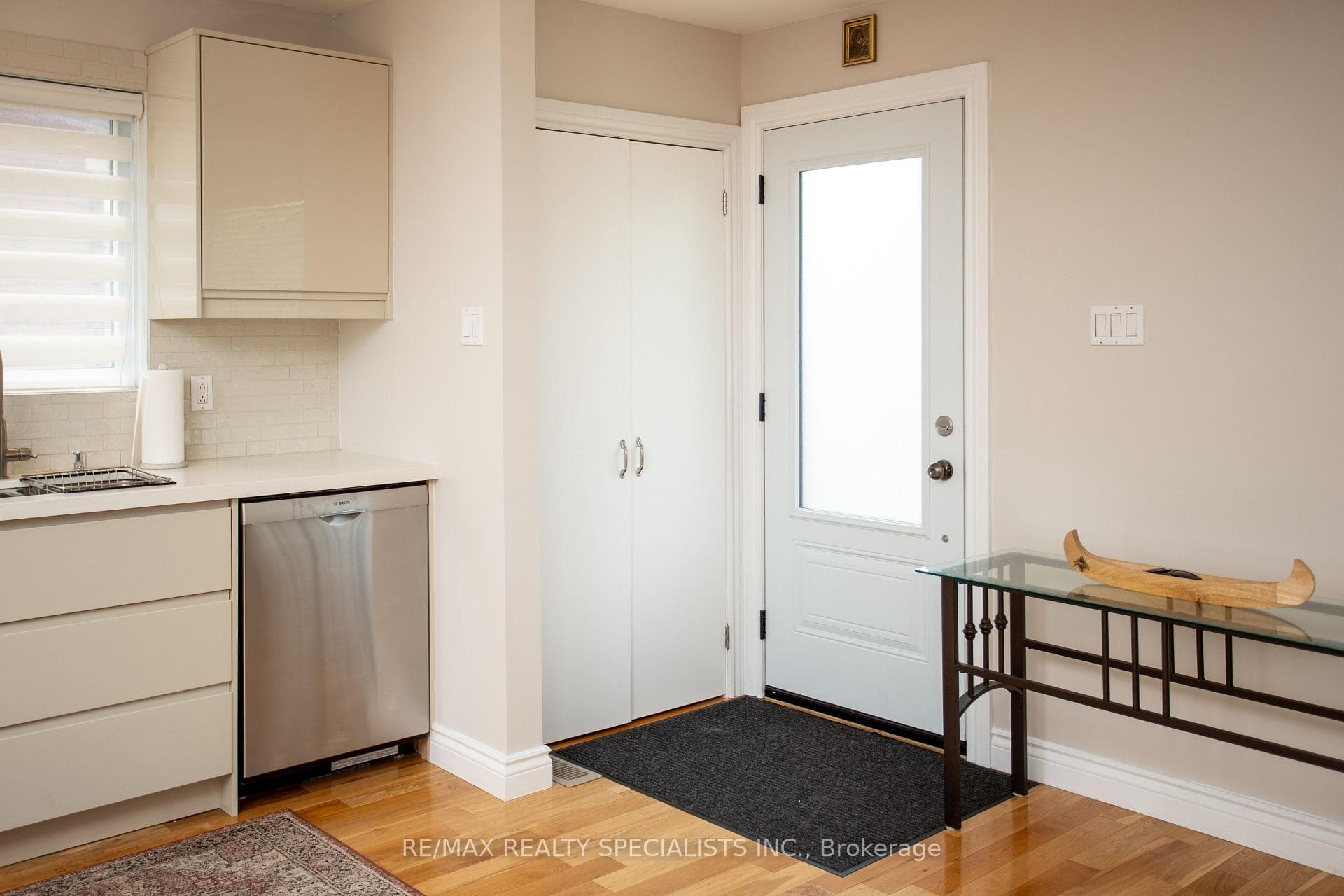 28 Sharon Court photo 4