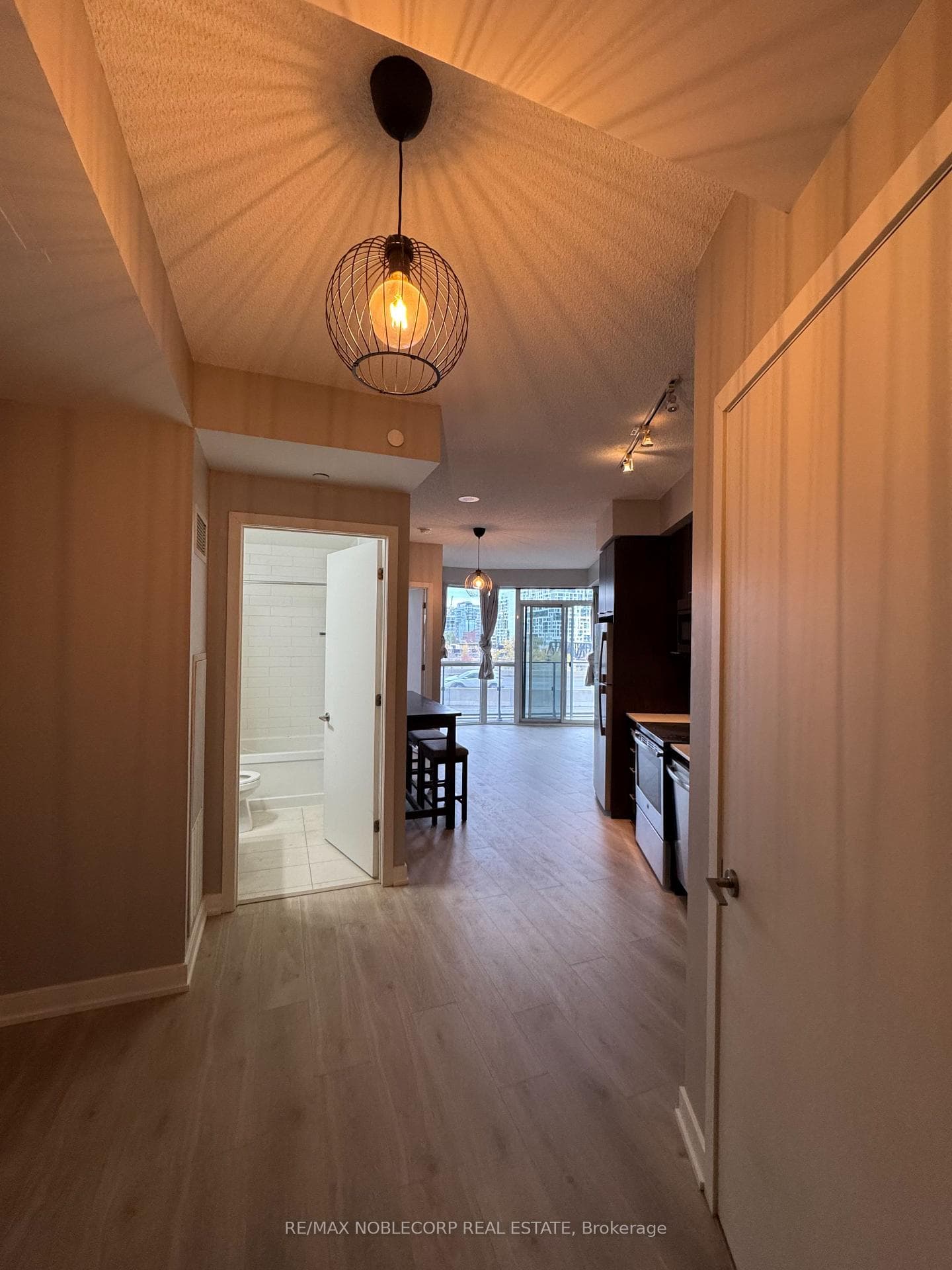 50 Bruyeres Mews Unit 802 photo 1