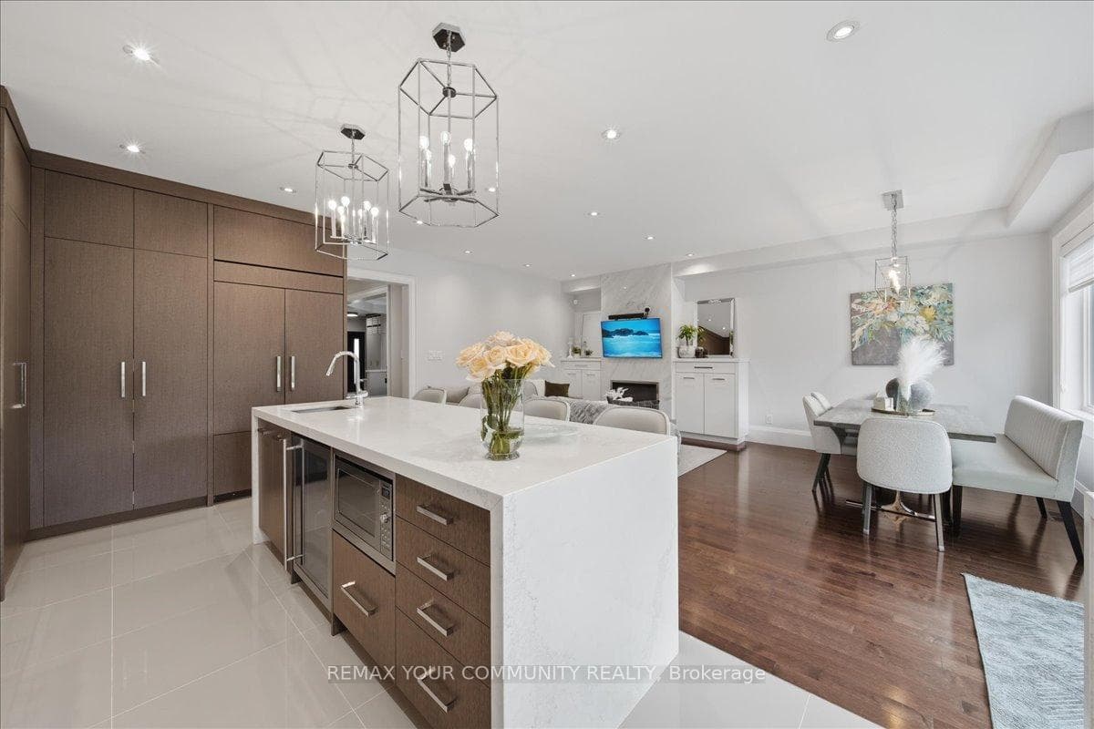 Combined Breakfast & Kitchen