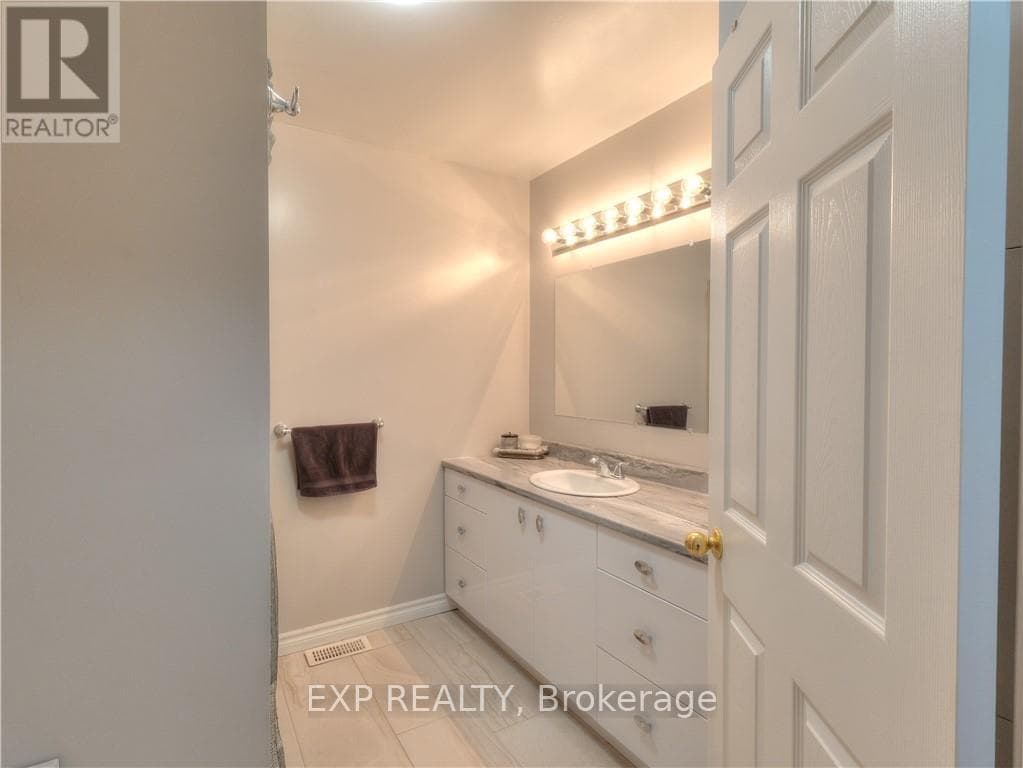 4343 Chateau Crescent photo 18