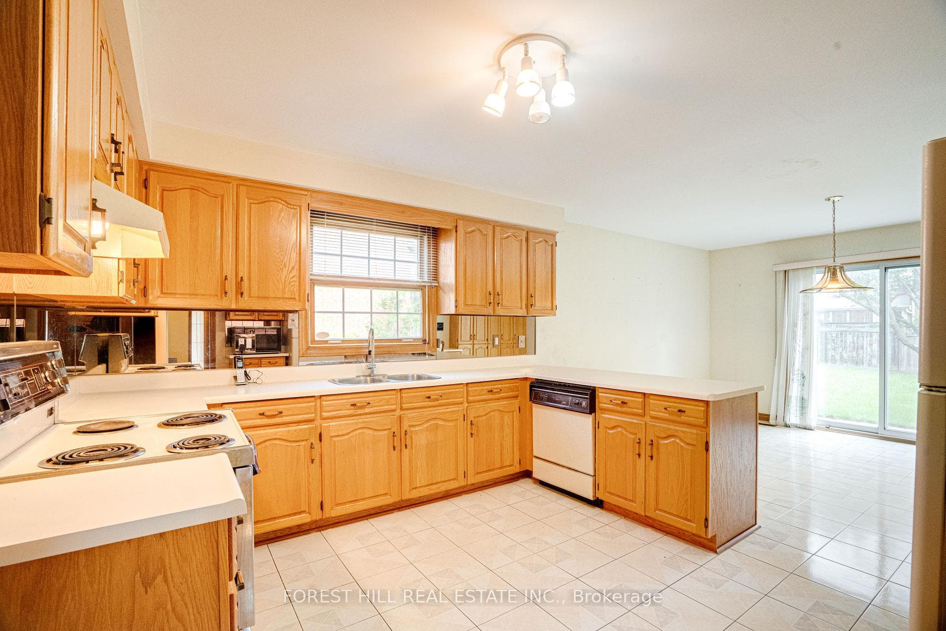 487 Palmer Avenue photo 10