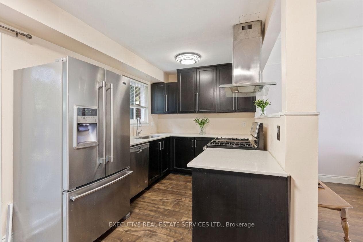 60 Chipwood Crescent photo 5