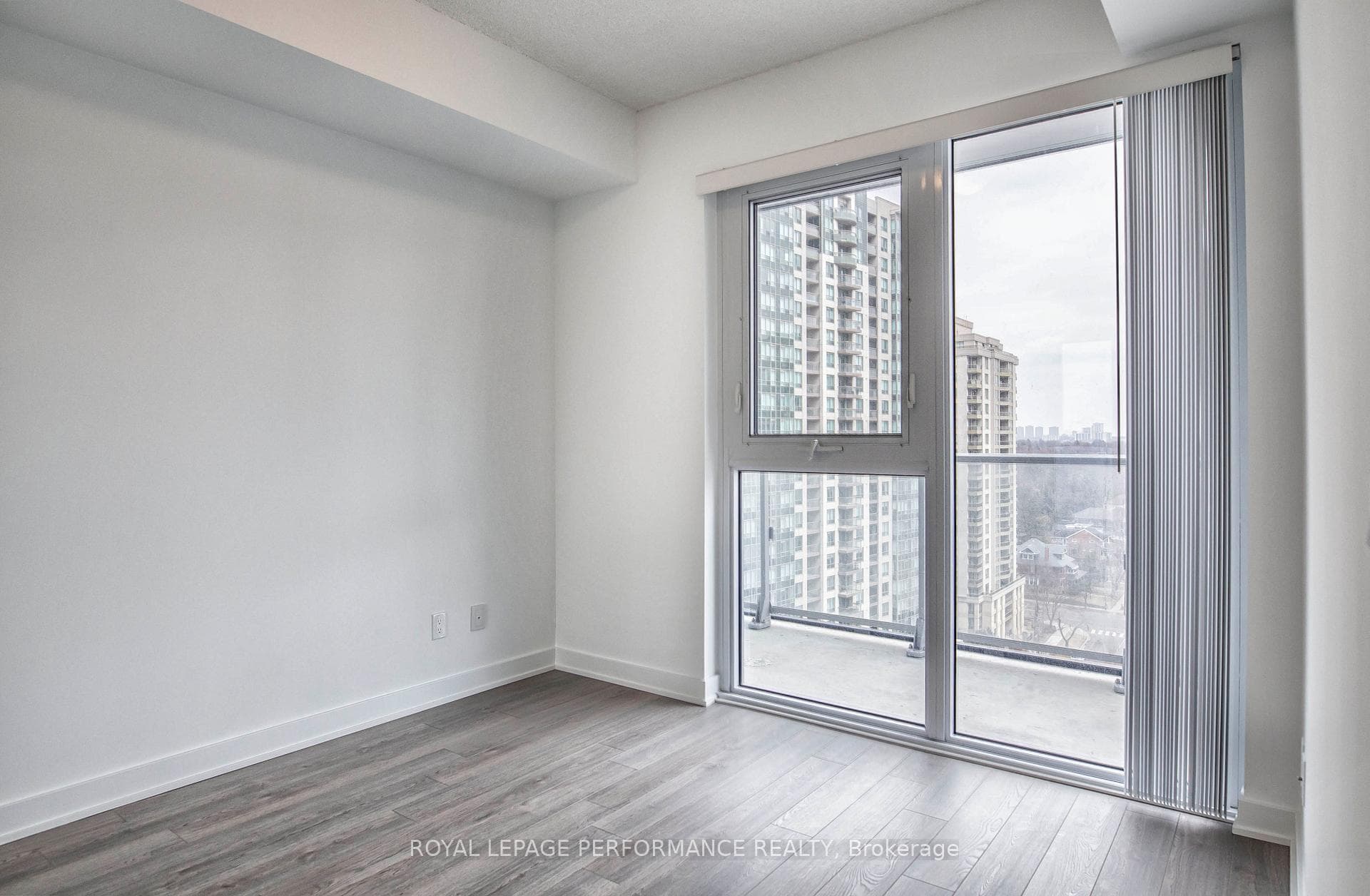 5180 Yonge Street Unit 1006 photo 12