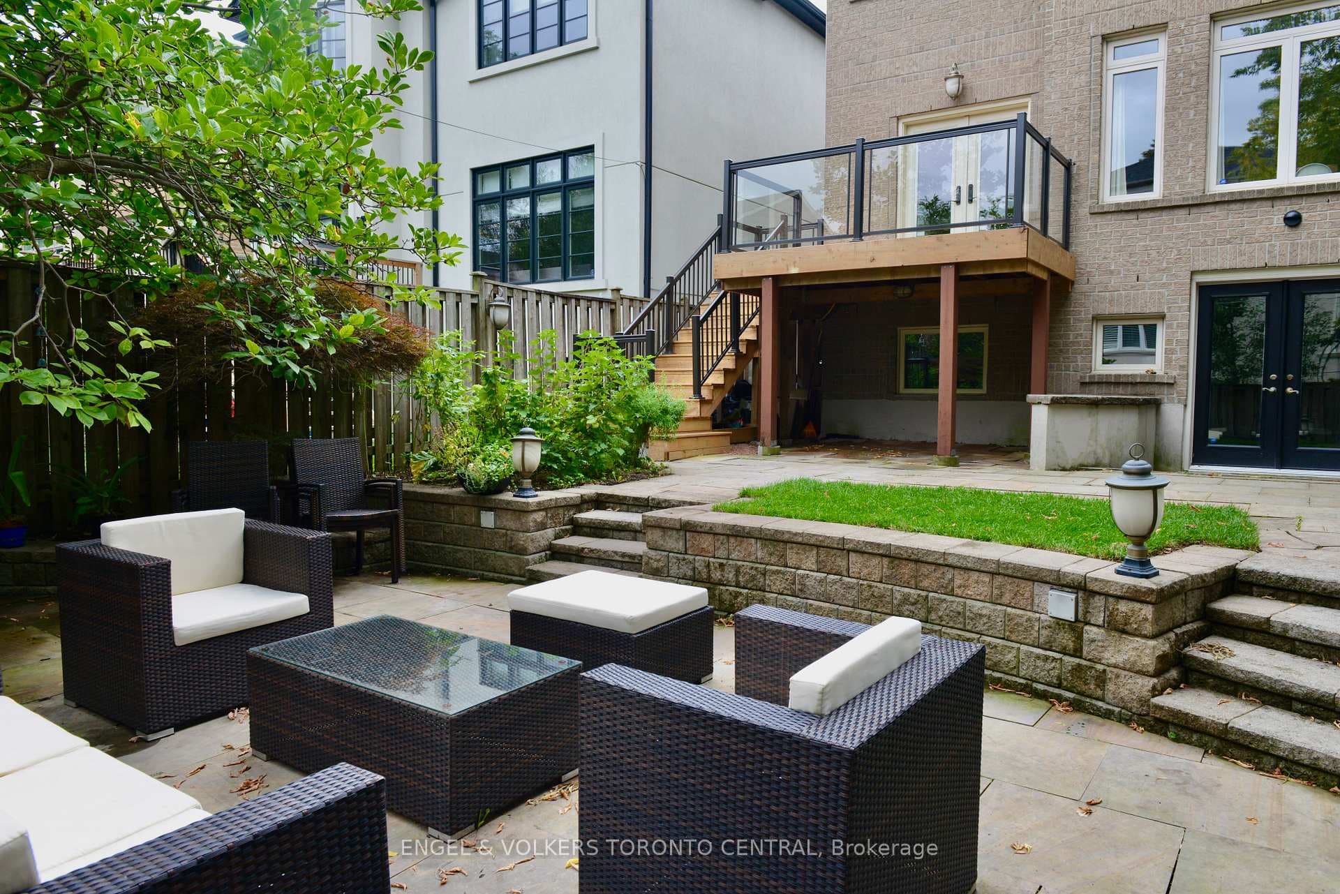 344 Glengarry Avenue photo 36
