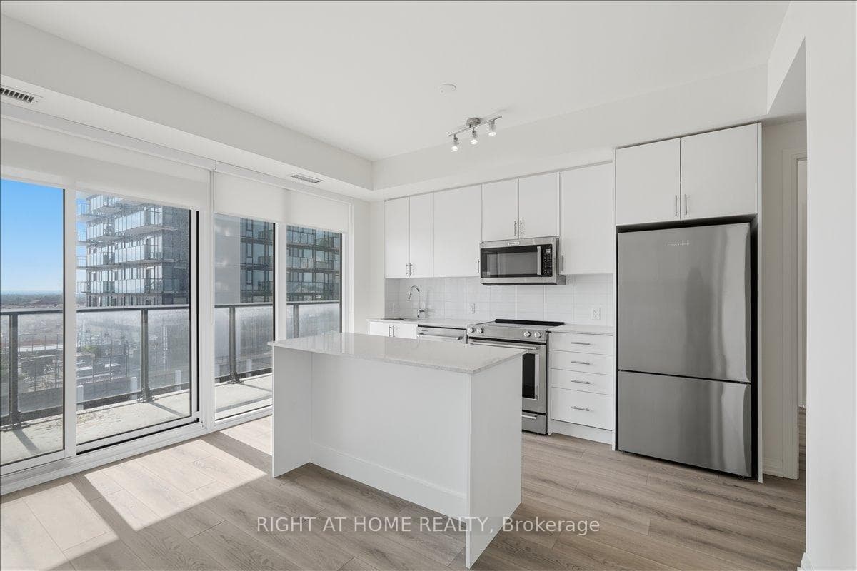 8960 Jane Street Unit 910 photo 11