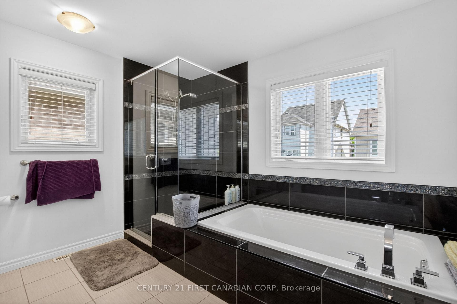 697 Killarney Road photo 18