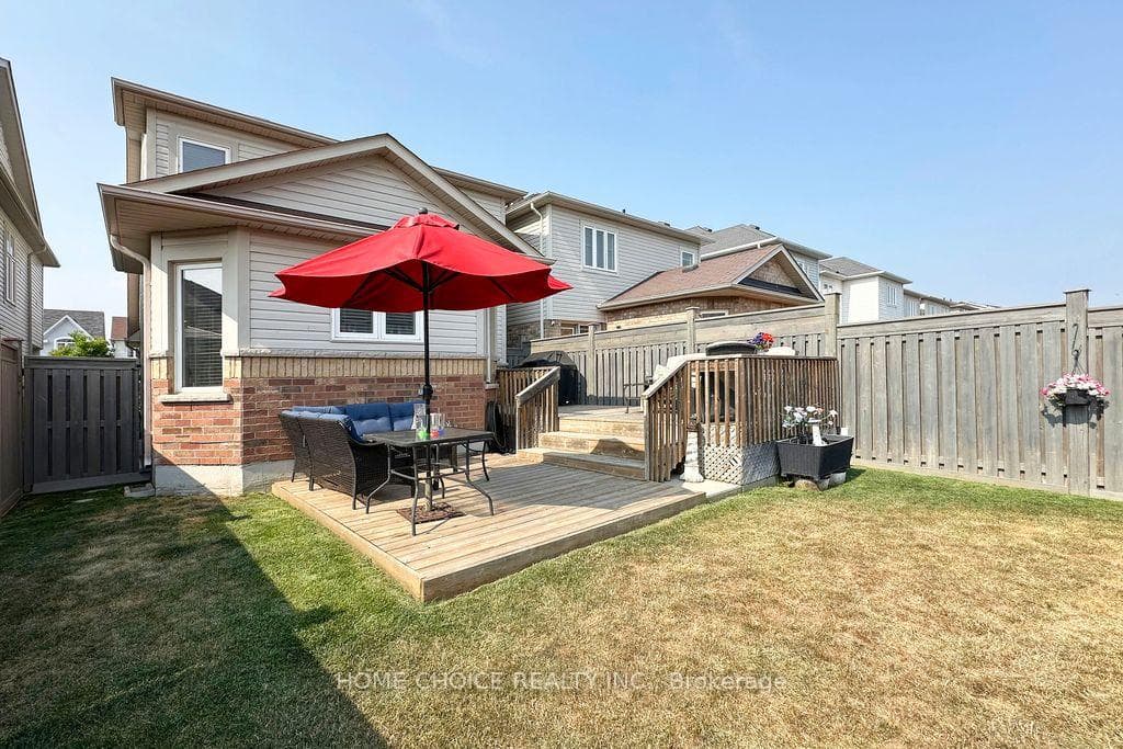200 Bathgate Crescent photo 40