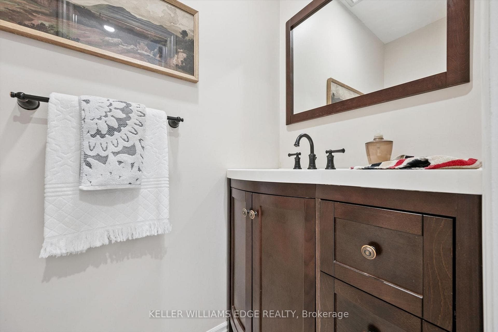 495 Tipperton Crescent photo 9