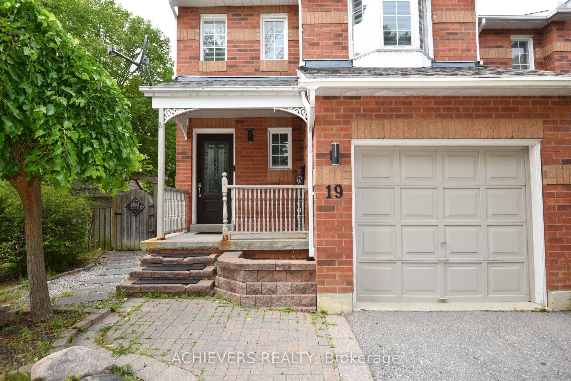 19 Mccullock Crescent photo 2