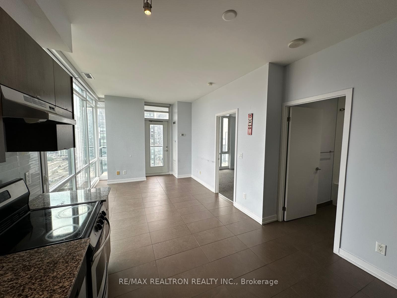 170 Fort York Boulevard Unit 2104 photo 5