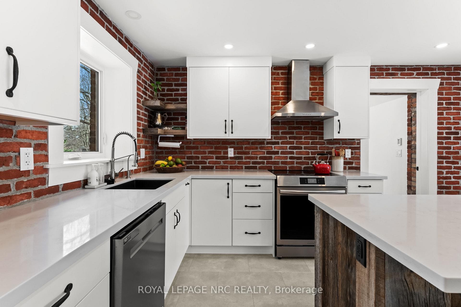 94 Roland Road photo 9