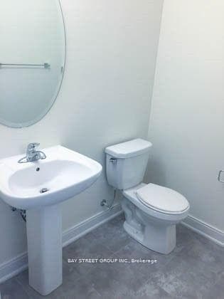 18 Military Crescent photo 8