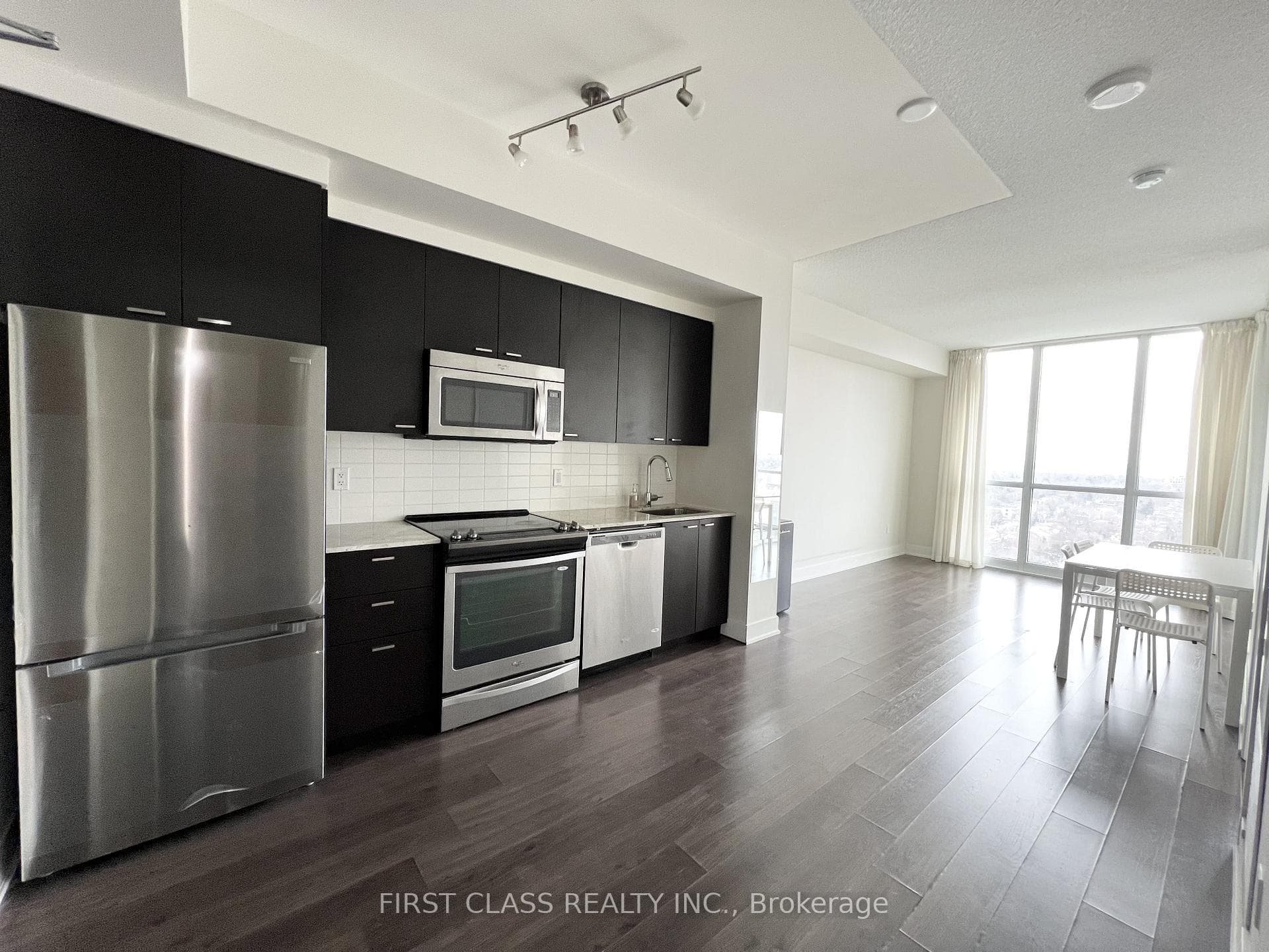 88 Sheppard Avenue Unit 2010 photo 2