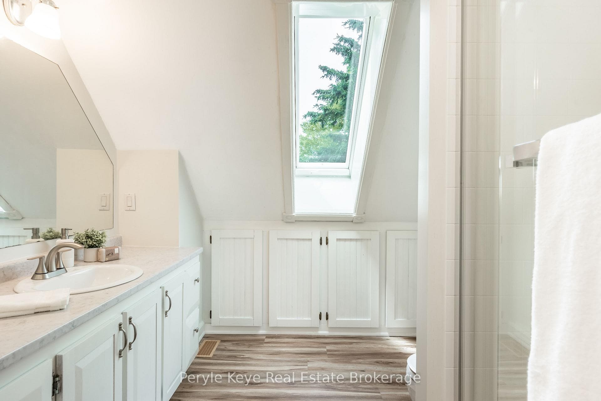 Second Floor Guest 4PC Bath