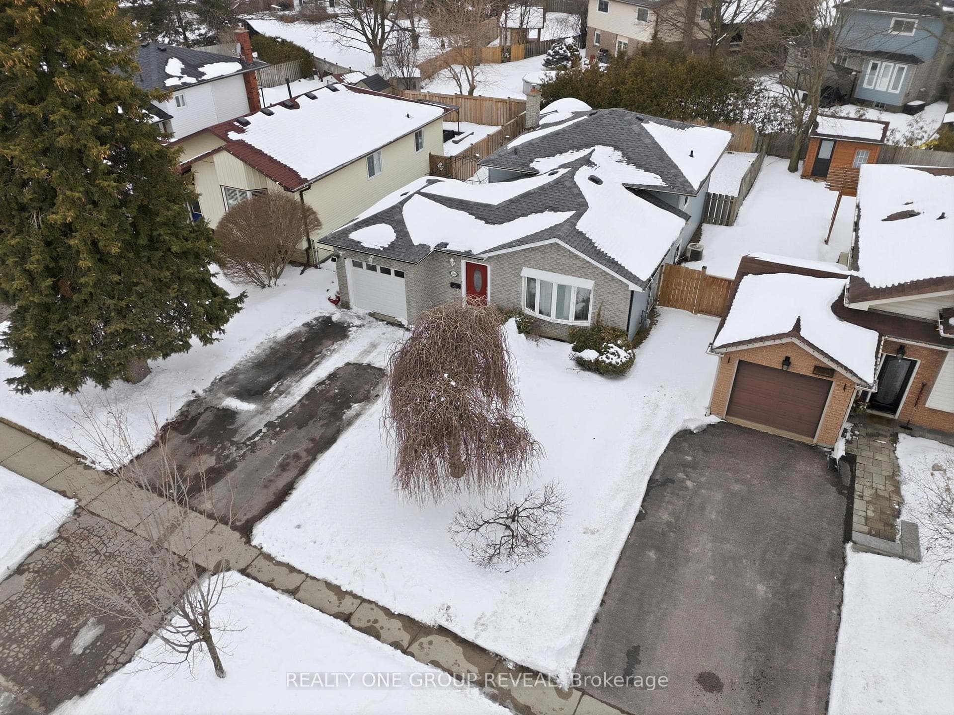 170 Seneca Avenue photo 2