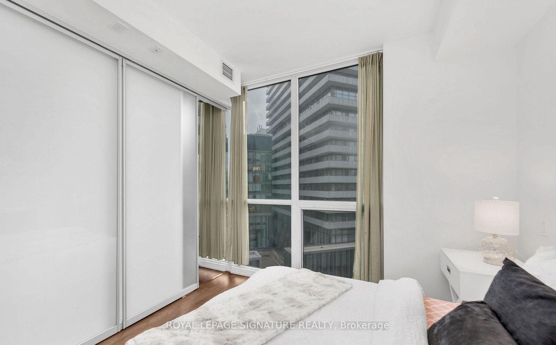 45 Charles Street Unit 809 photo 17