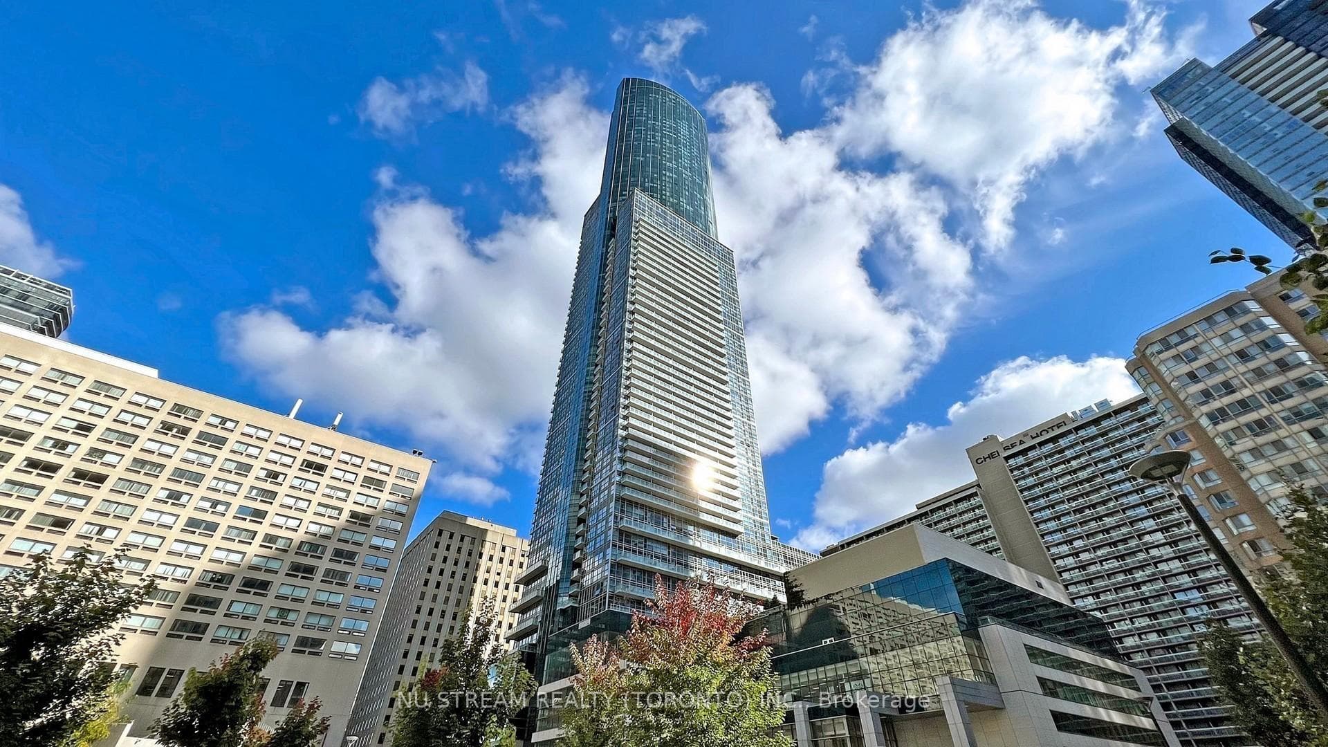 386 Yonge Street Unit 4812 photo 1