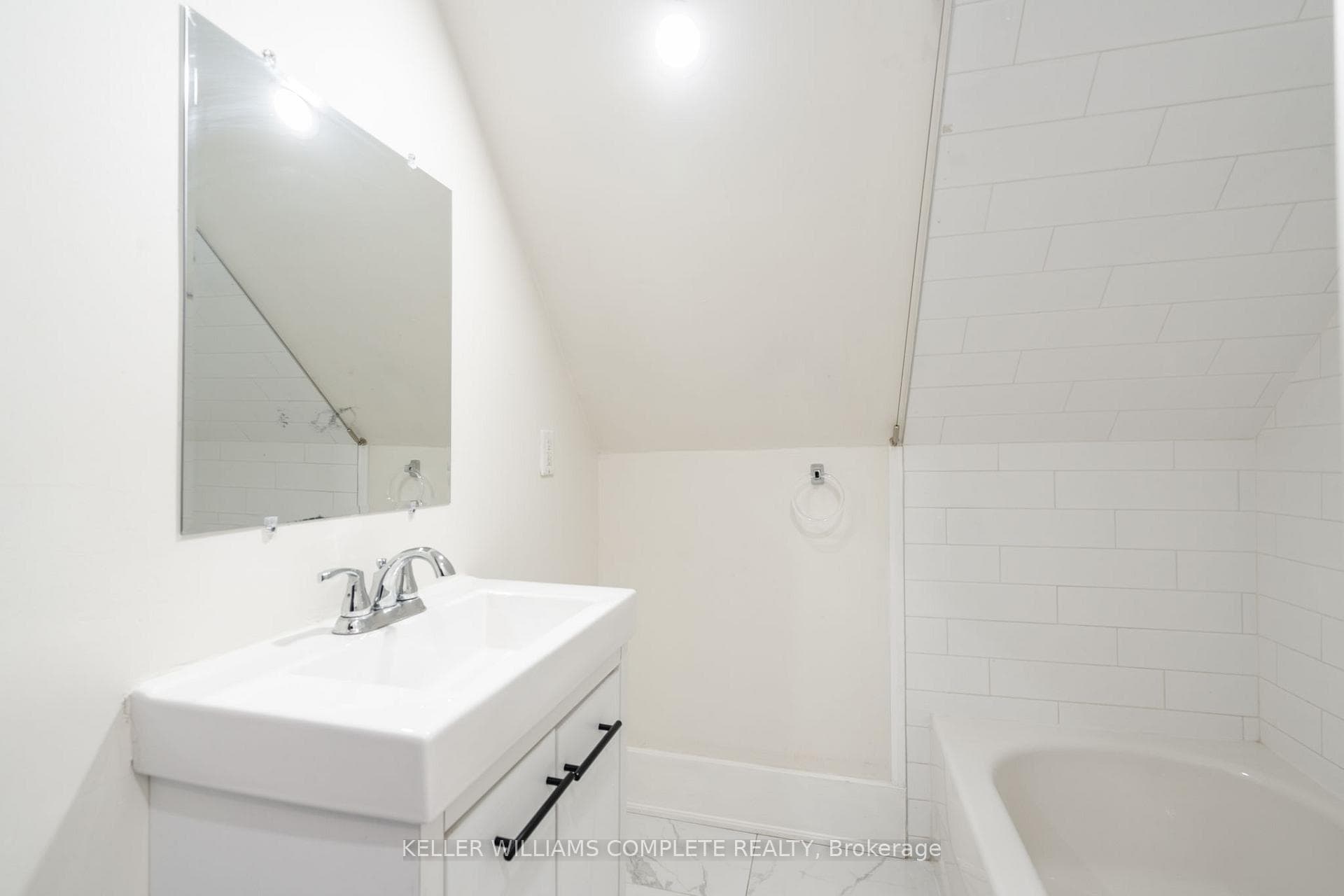 22 Lottridge Street photo 17