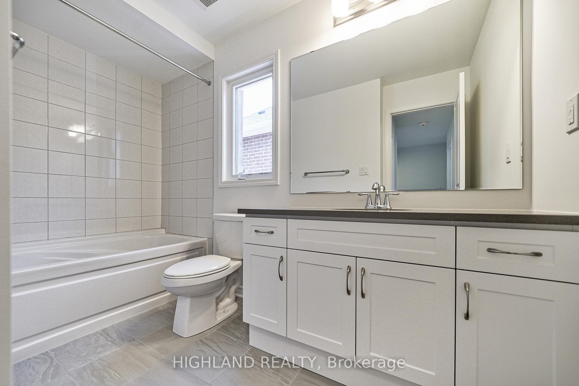 3026 Bramall Gardens photo 38