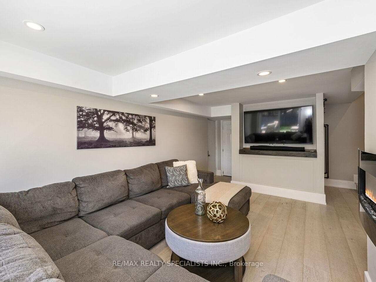 64 Joycelyn Crescent photo 32
