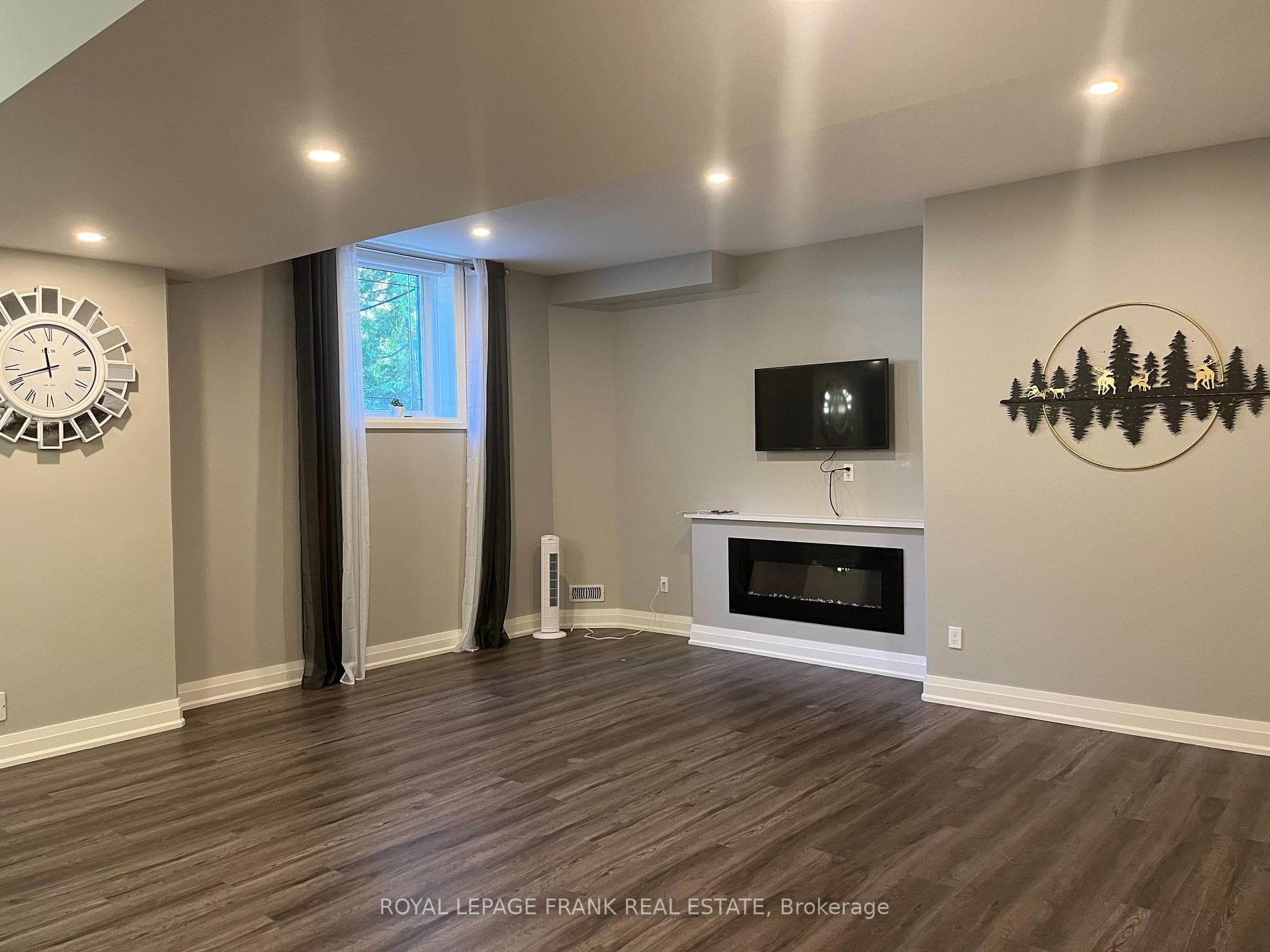 16044 Simcoe Street Unit B photo 3