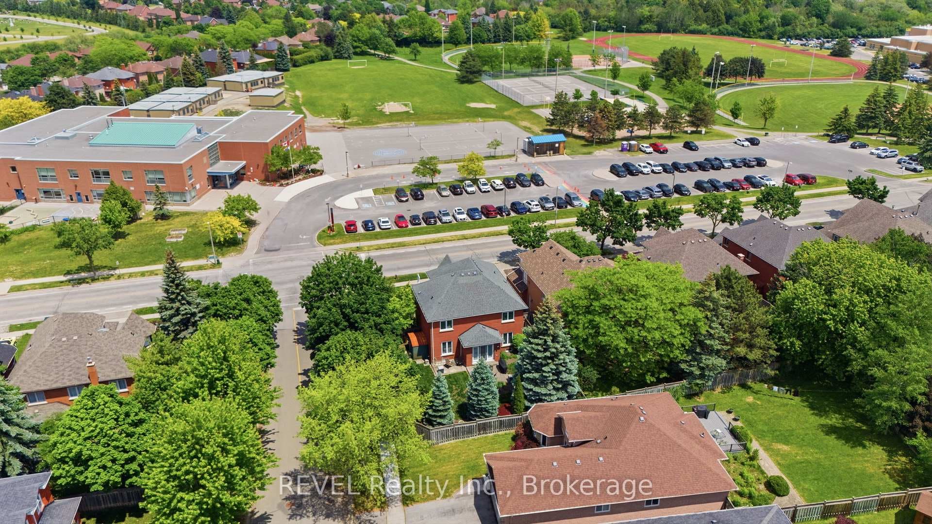 150 Fallingbrook Street photo 38