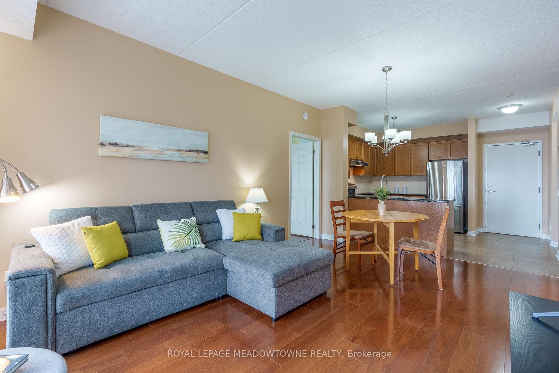 well appointed unit with 9' ceilings