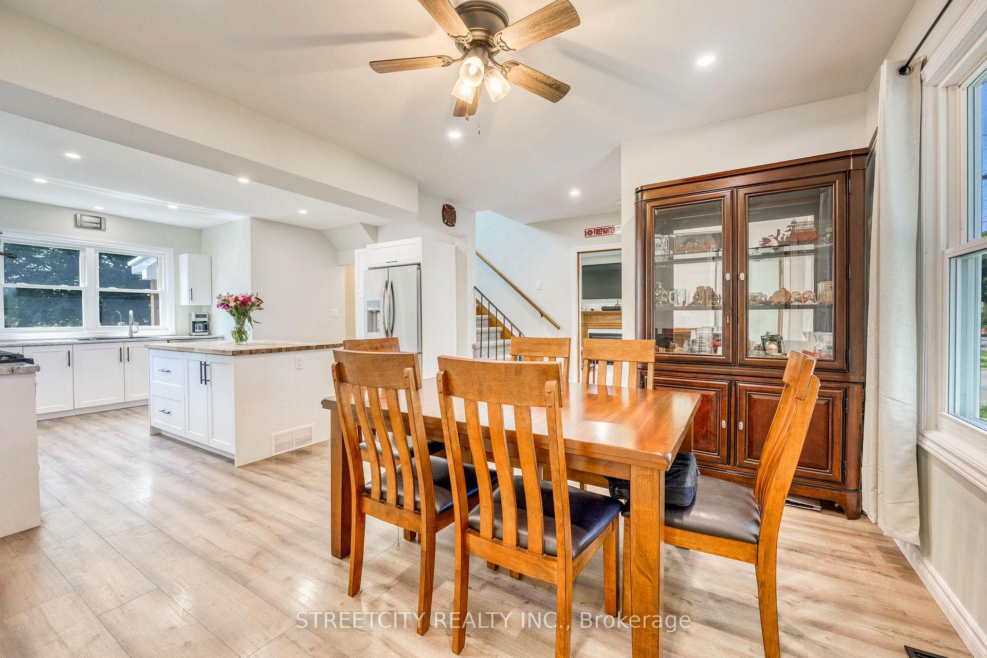 703 Wellington Street photo 13