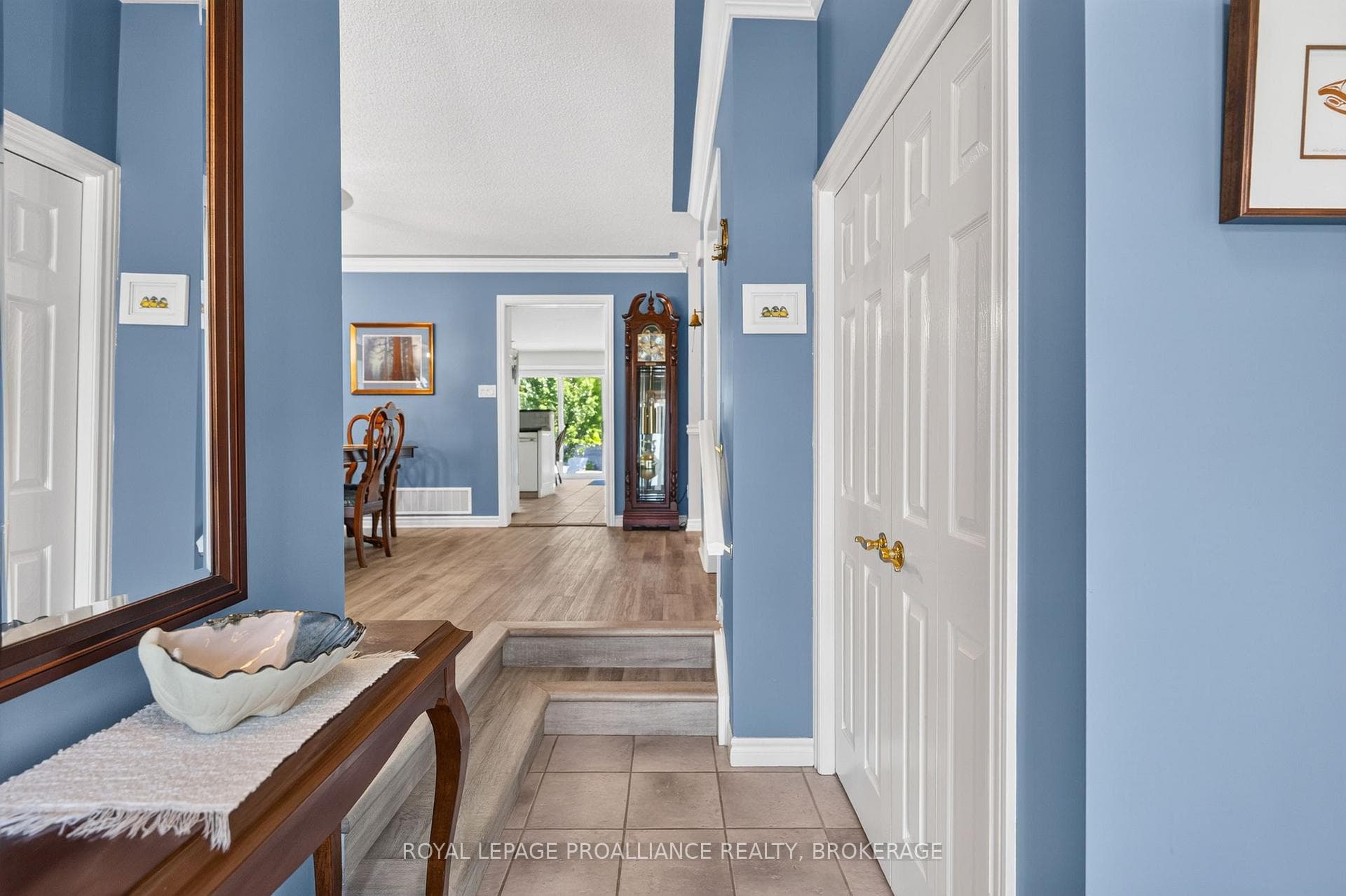 657 Roosevelt Drive photo 3