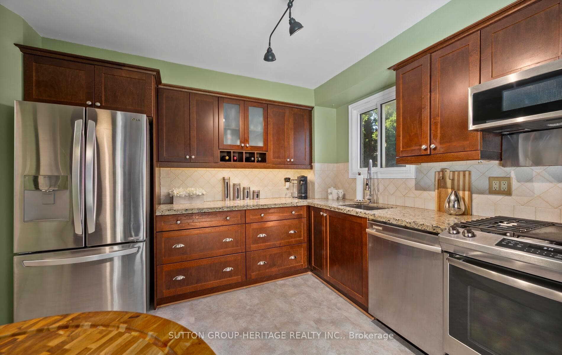 1701 Aberfoyle Court photo 8