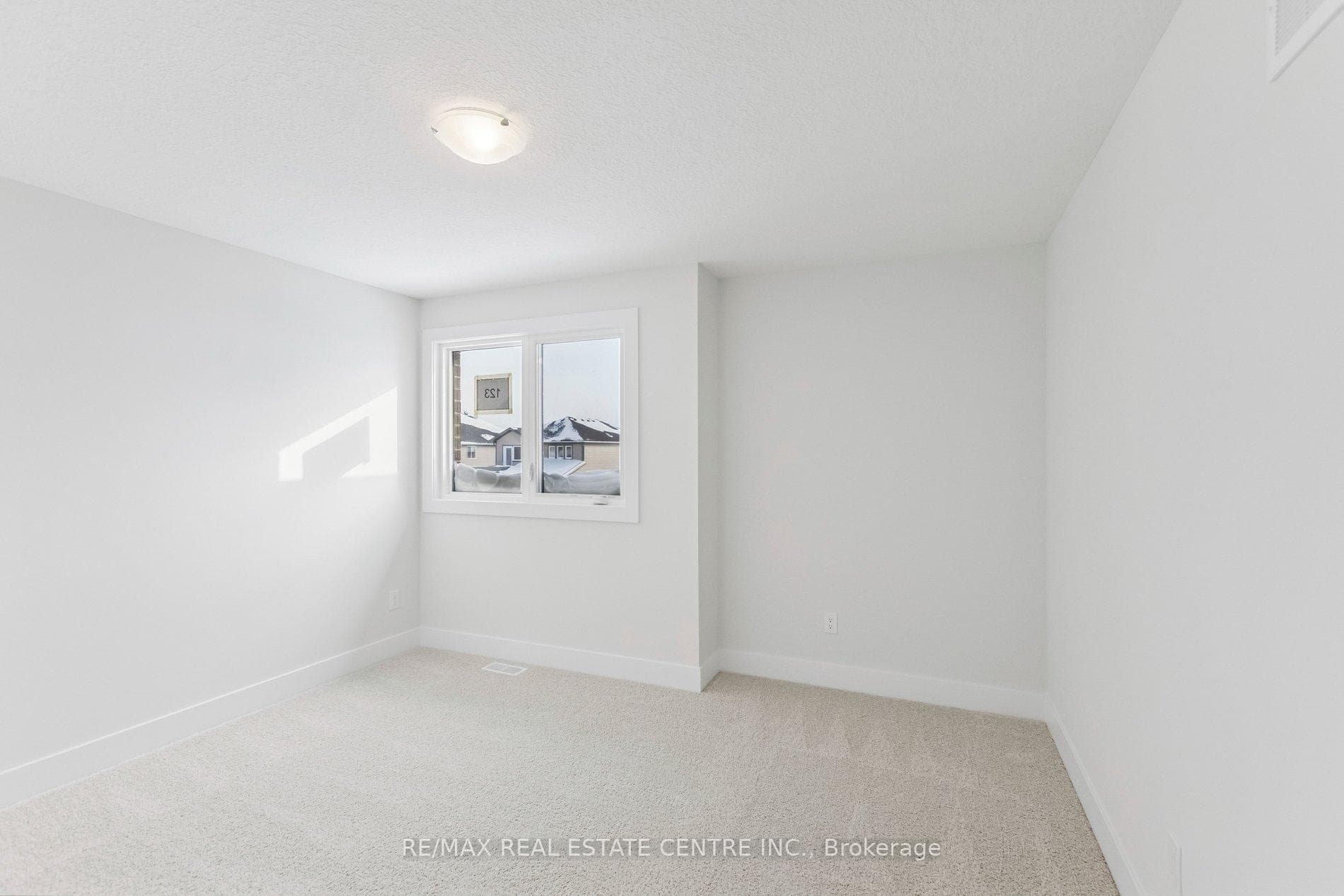 123 Maple Street photo 43