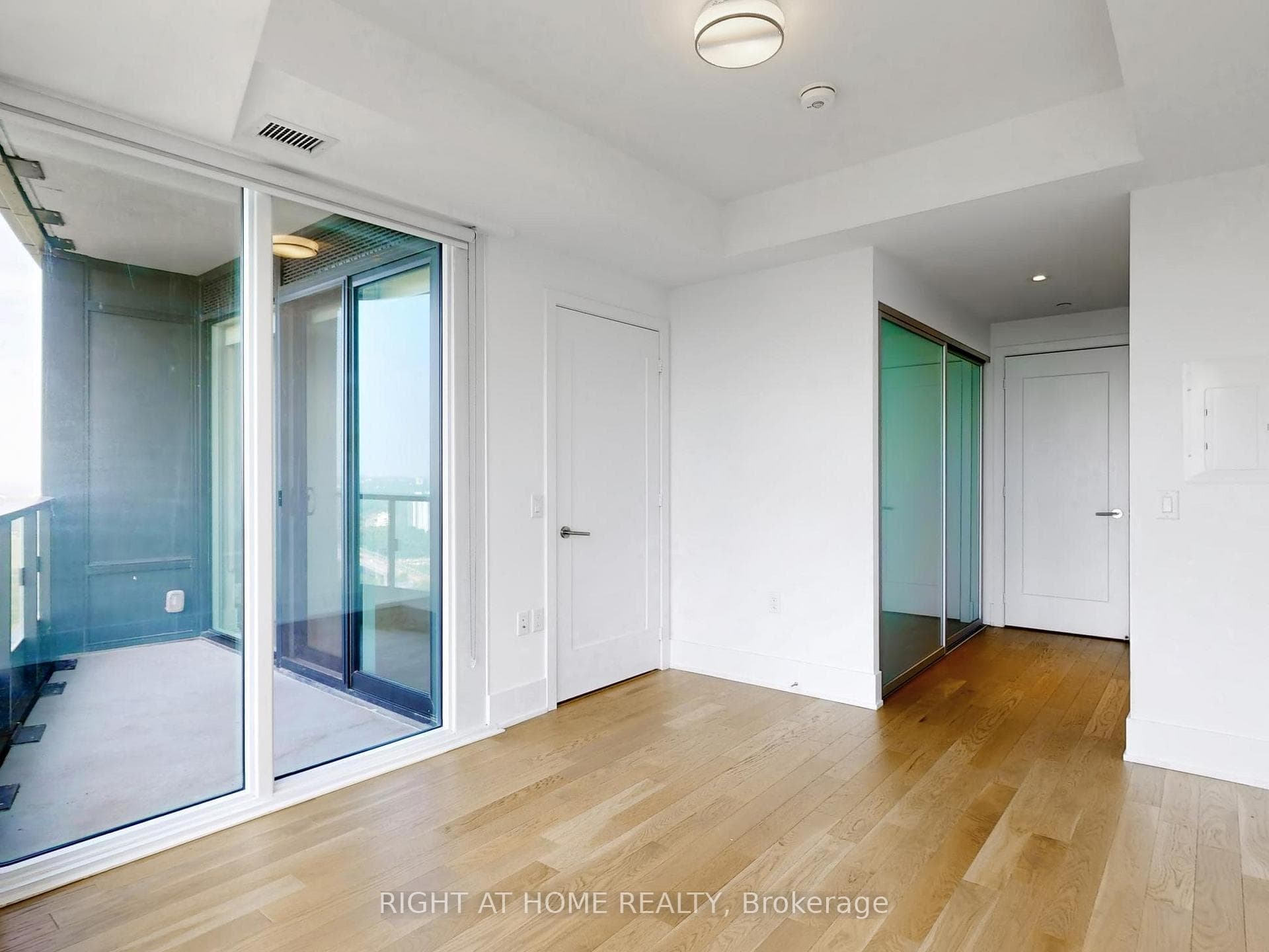 585 Bloor Street Unit 3115 photo 9