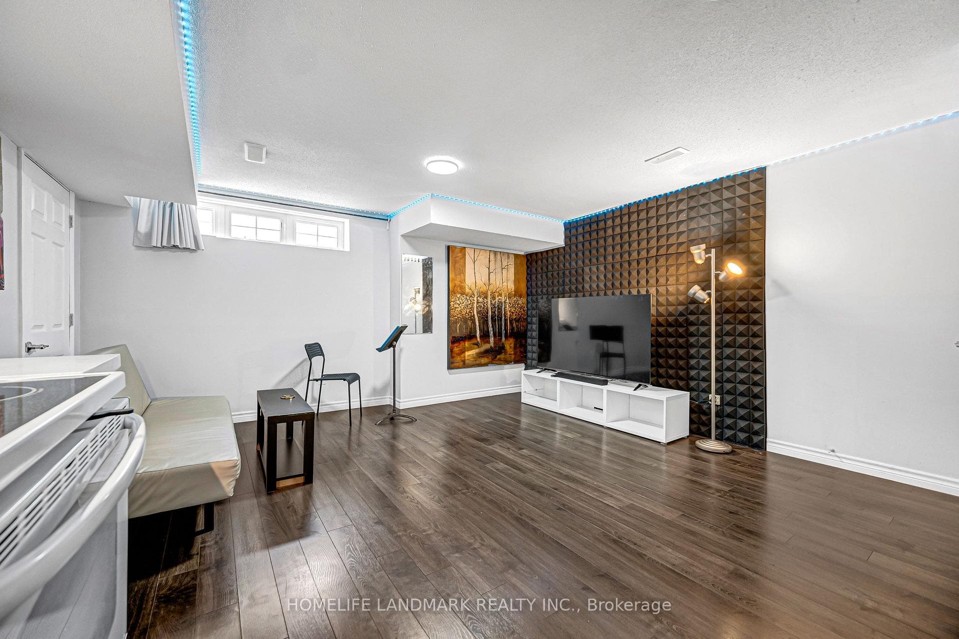 293 Murray Ross Parkway photo 35