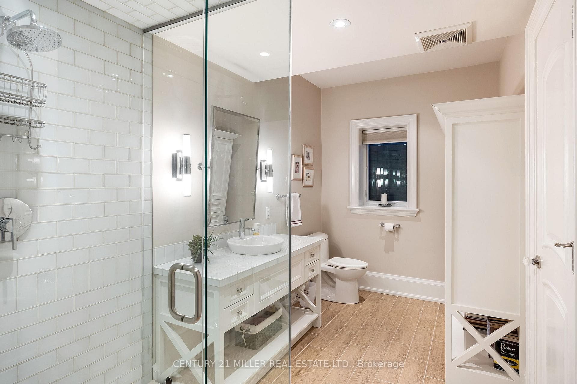 136 Watson Avenue photo 27
