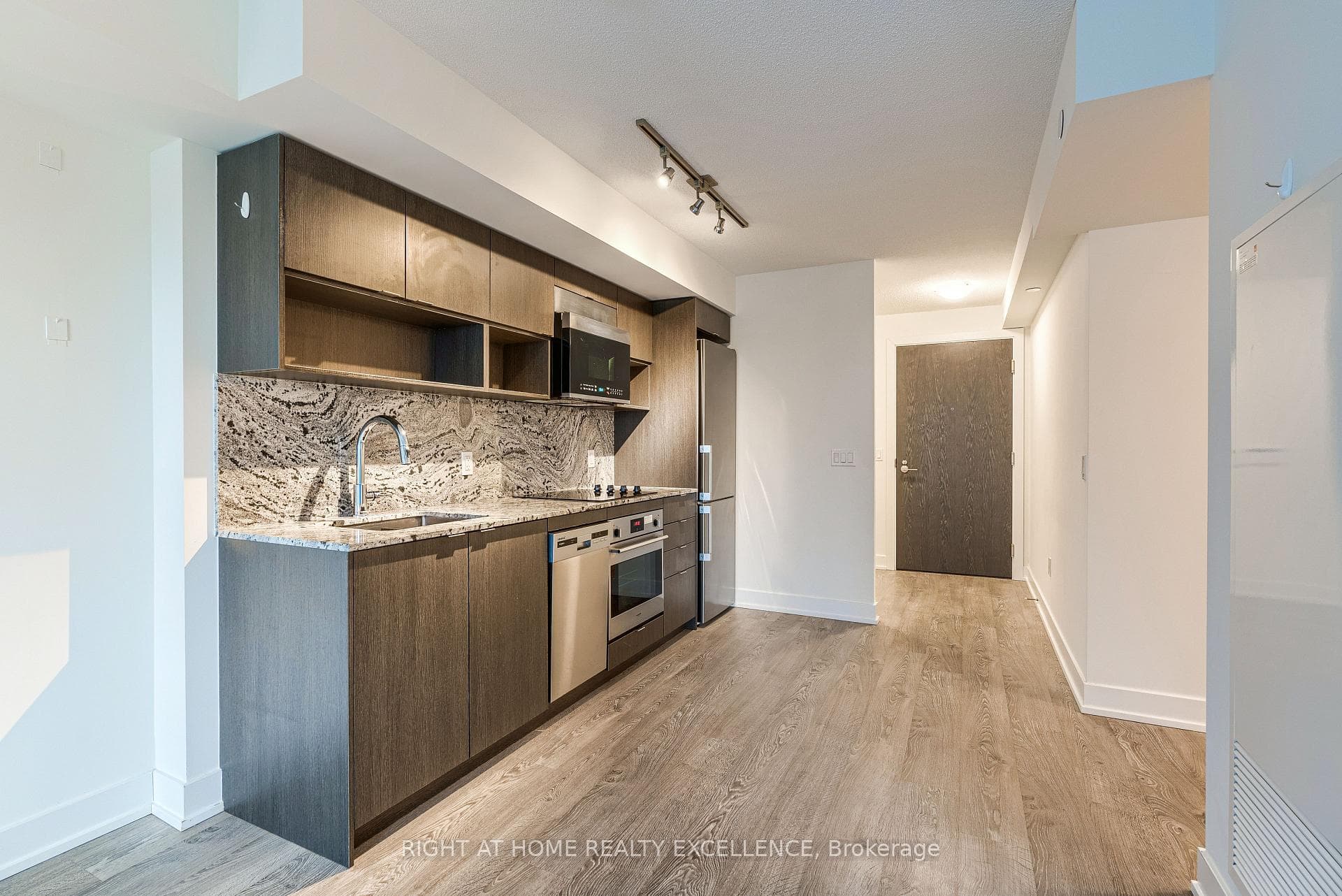9 Mabelle Avenue Unit 2420 photo 10