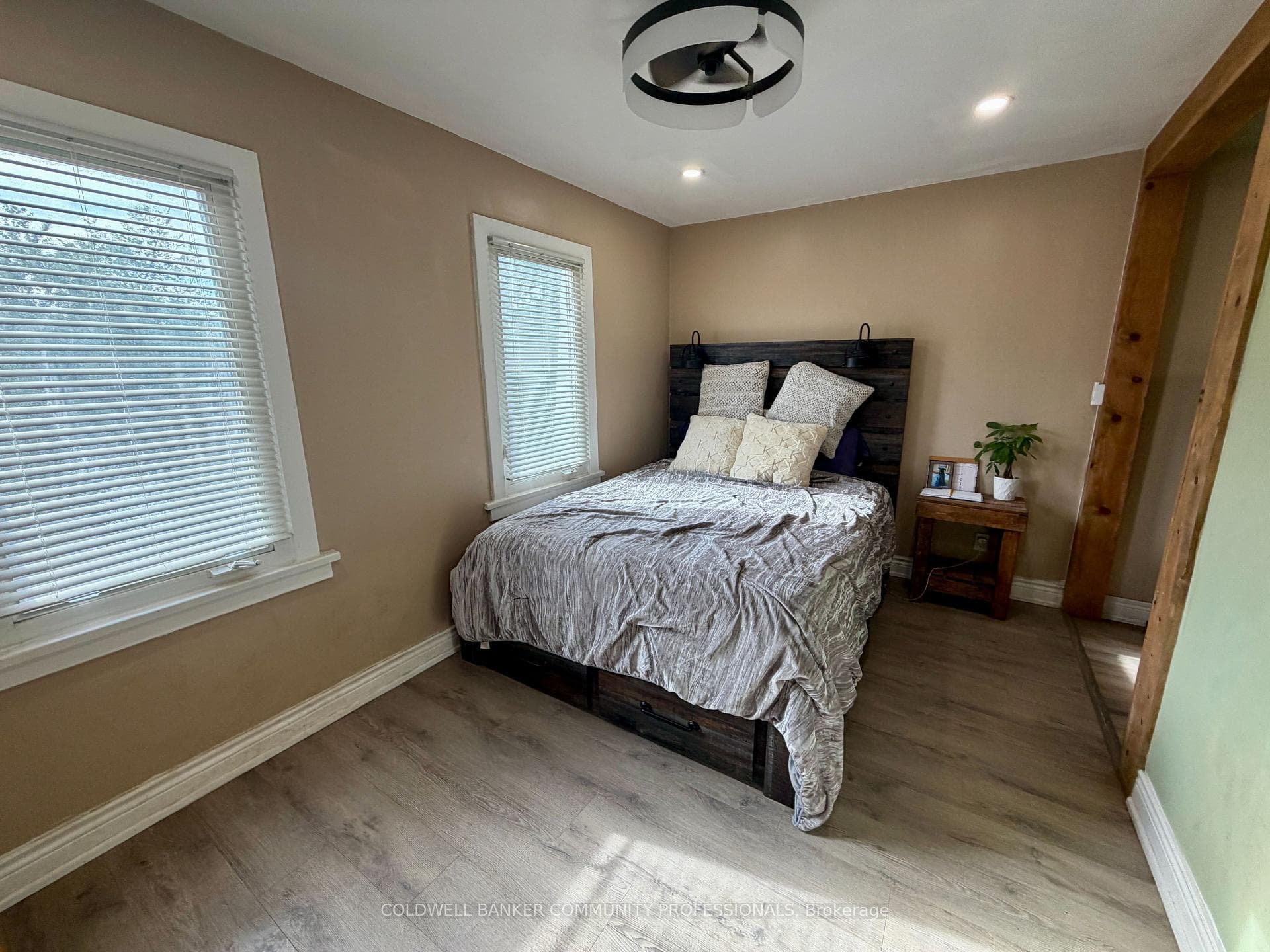 94 Howard Avenue photo 12