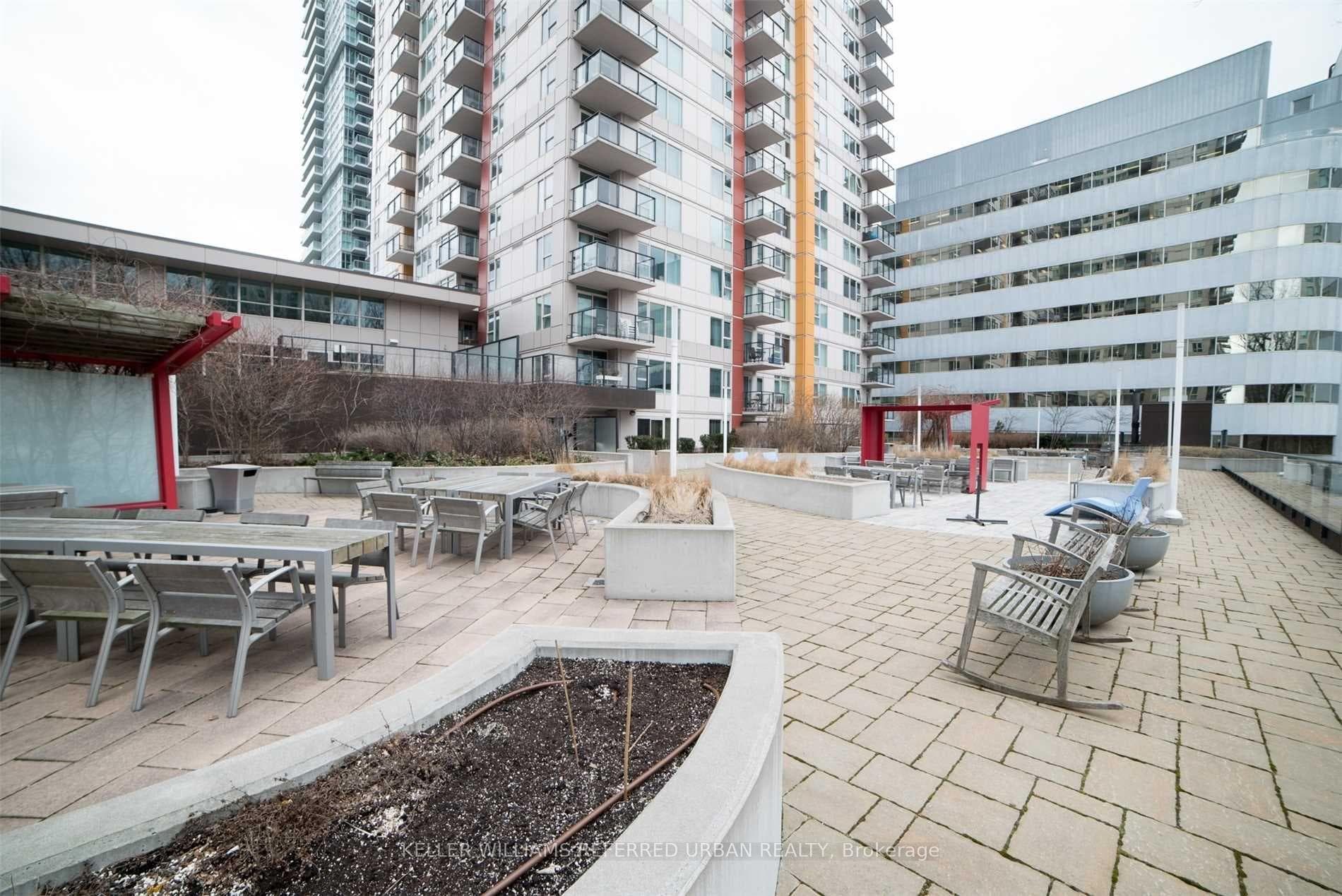 25 Town Centre Court Unit 2106 photo 12