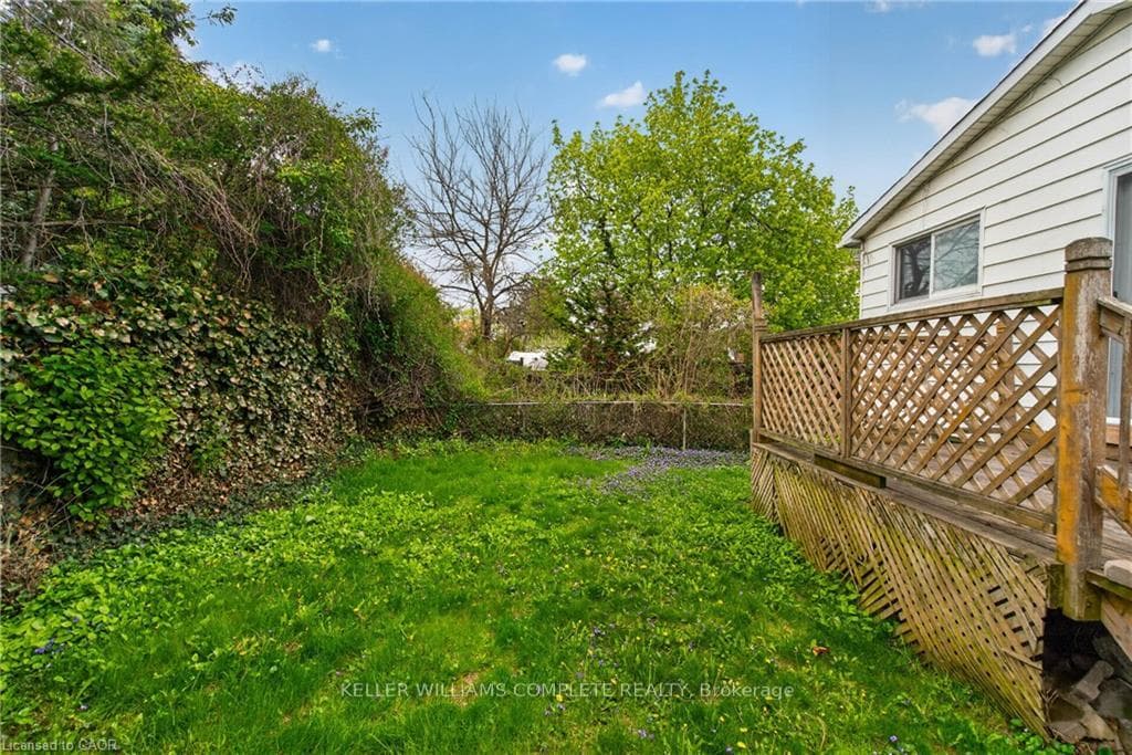 148 Huxley Avenue photo 38