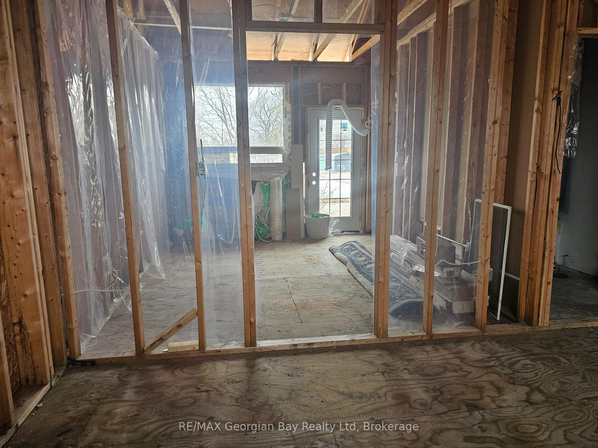 540 Johnson Street photo 9