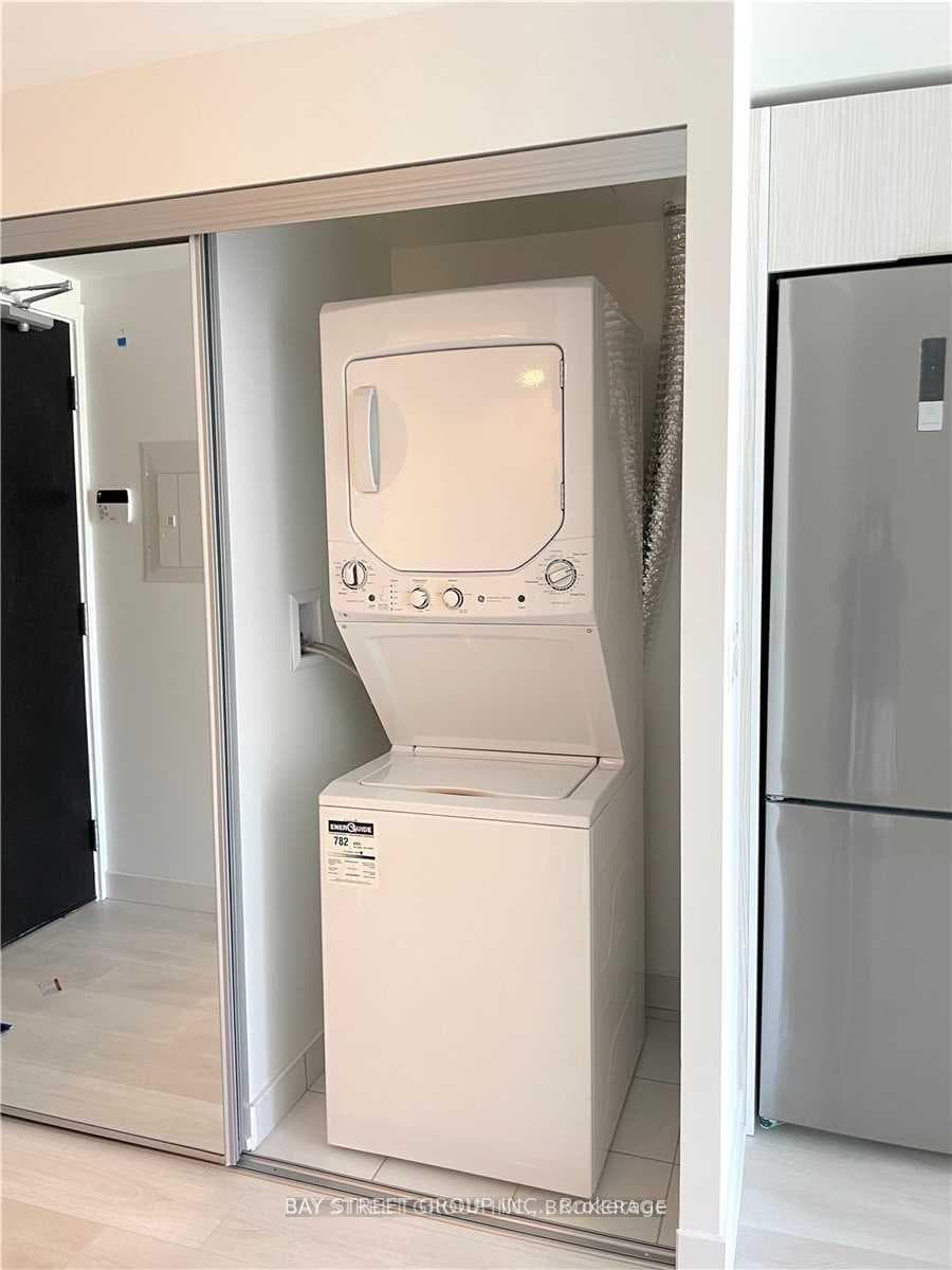501 Yonge Street Unit 2603 photo 9